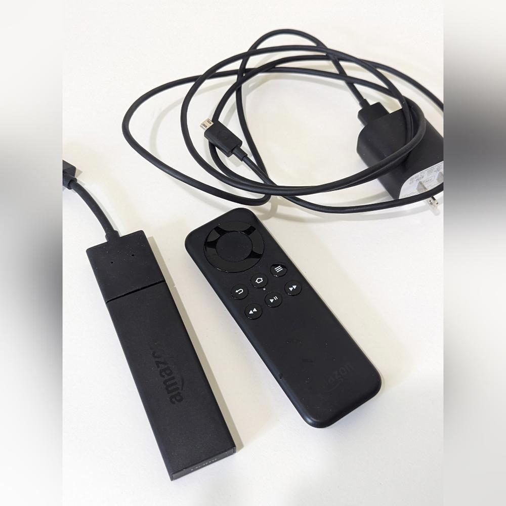 Amazon fire stick 2018 basic model W/remote - Picture 2 of 3